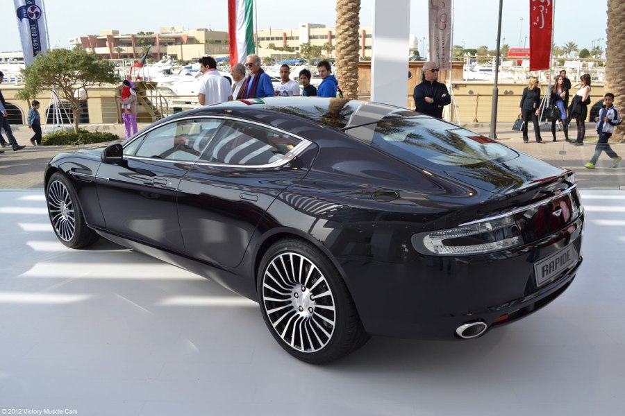 Aston Martin четырёхдверный