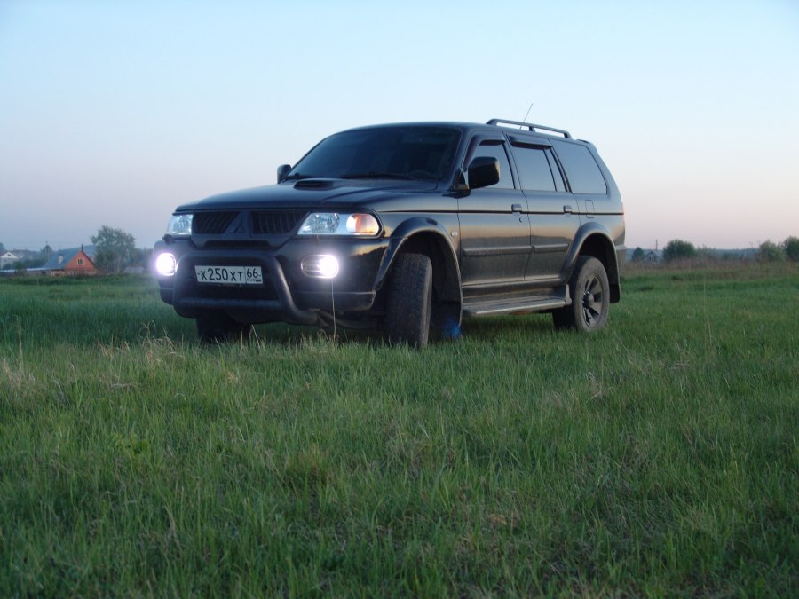 Mitsubishi Pajero Sport 1