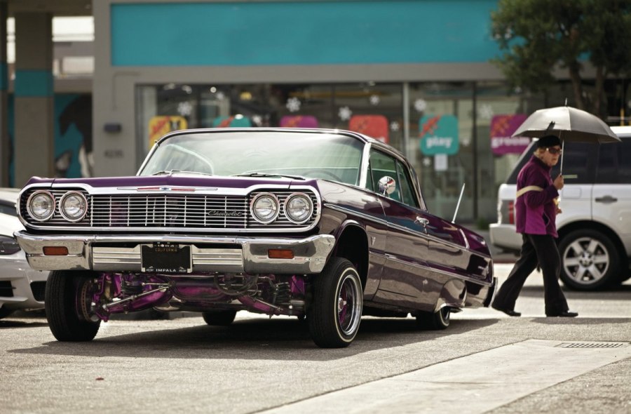 Chevrolet Impala лоурайдер в гетто
