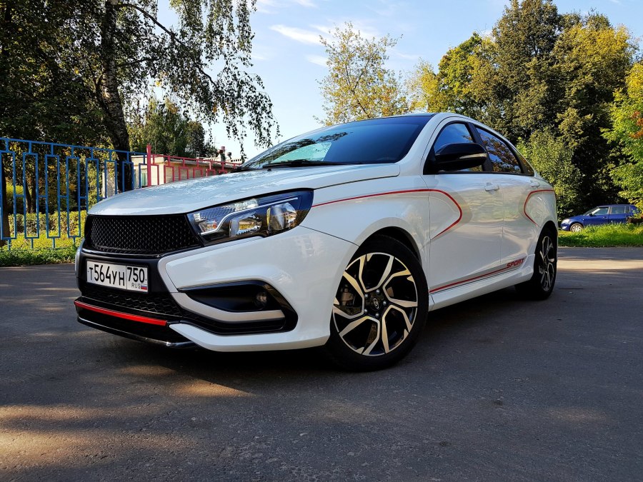 Lada Vesta Sport белая