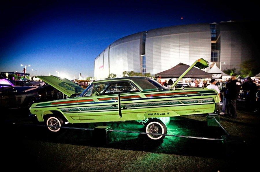 Chevrolet Impala лоурайдер в гетто