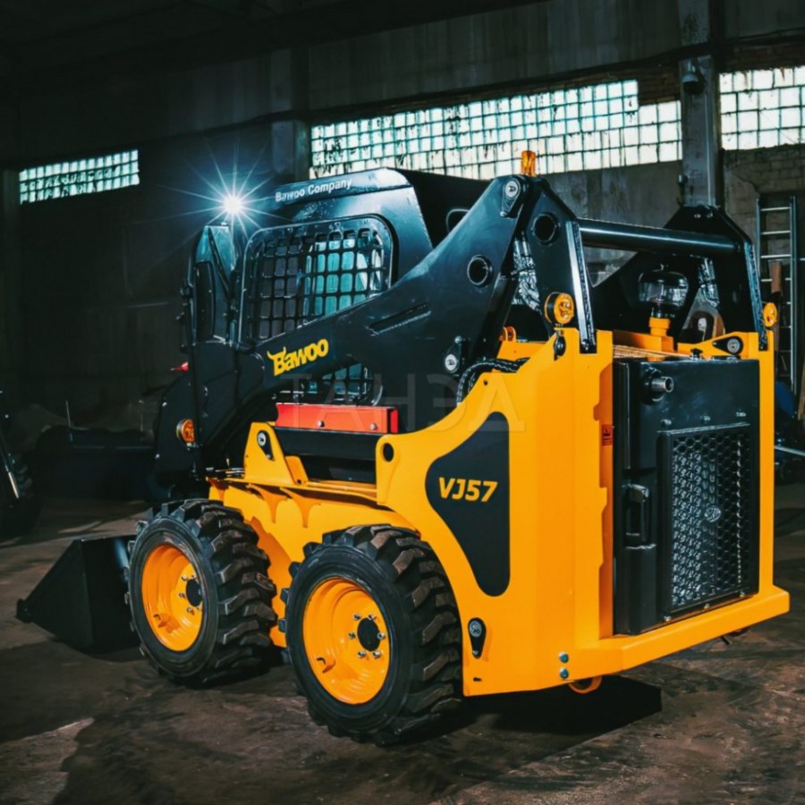 Погрузчик с бортовым поворотом Bawoo j57 (Hyundai) с цветами
