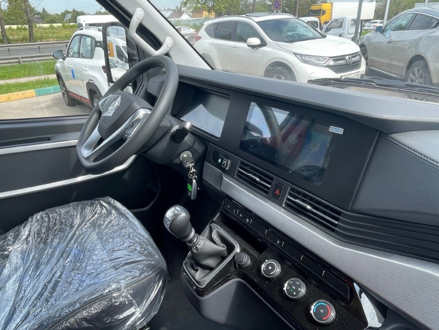 Ford Courier 2023 салон