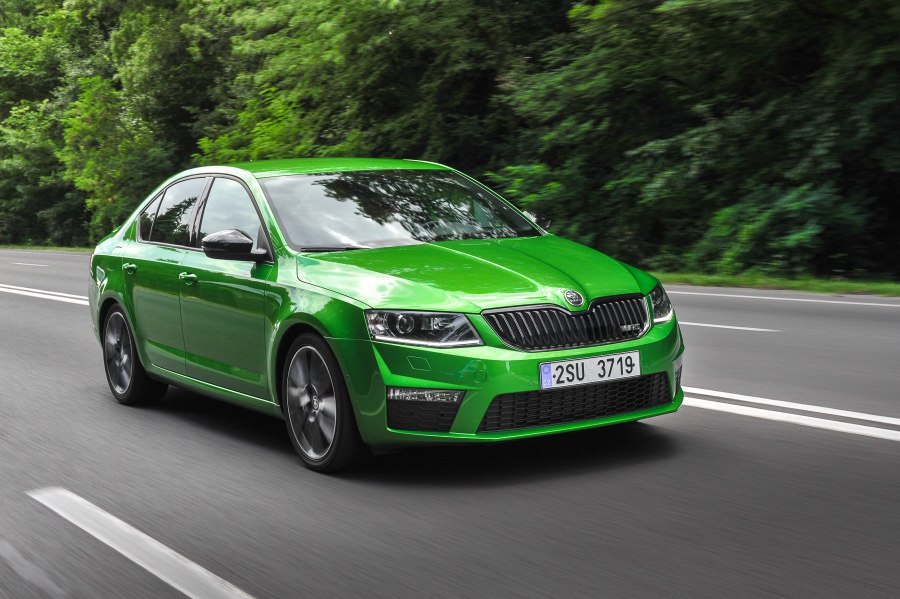 Skoda Octavia RS 2022 зелёная