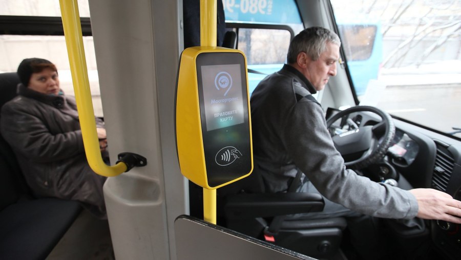 Терминал оплаты в автобусе