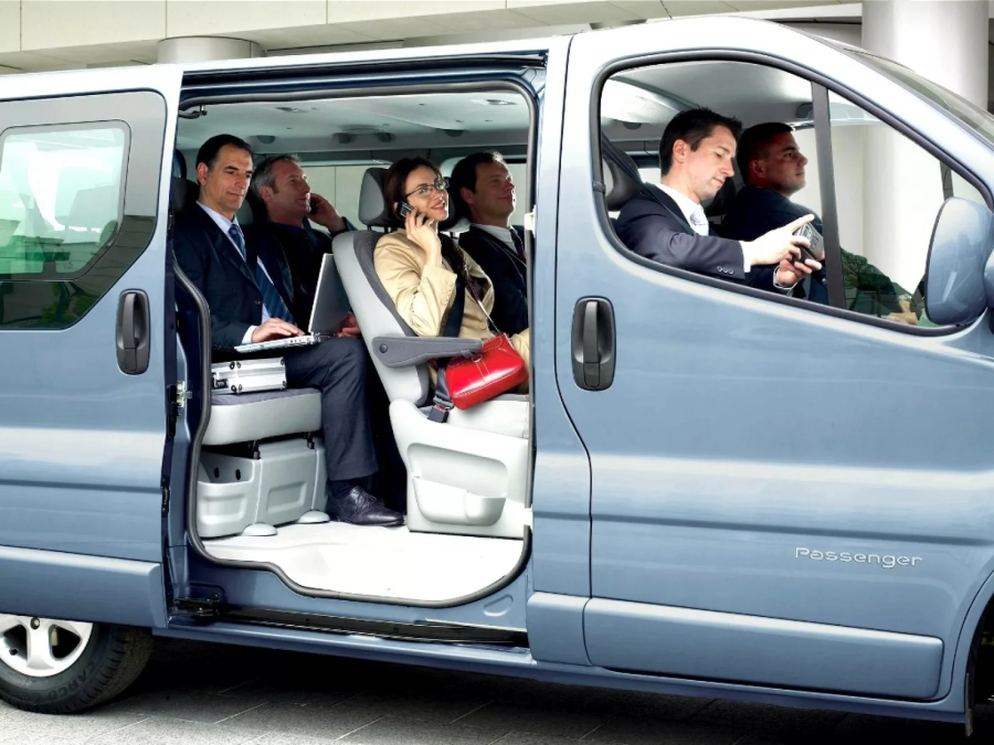 Hyundai Starex с пассажирами