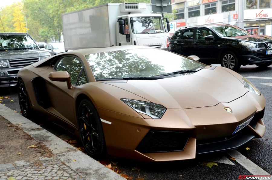 Lamborghini Aventador 2021 бронзовая