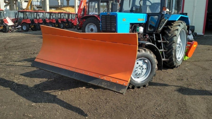 Отвал на МТЗ 1221 для уборки снега