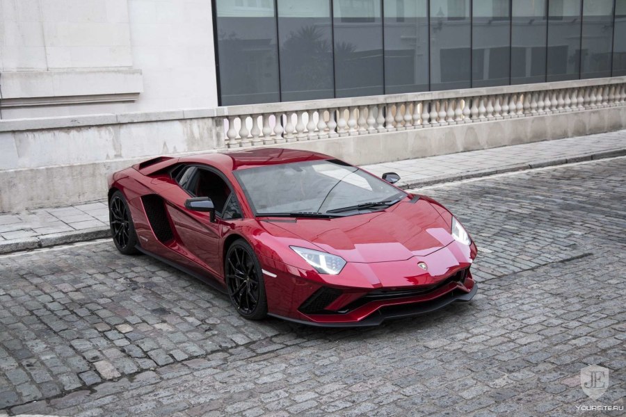 Lamborghini Aventador LP 704