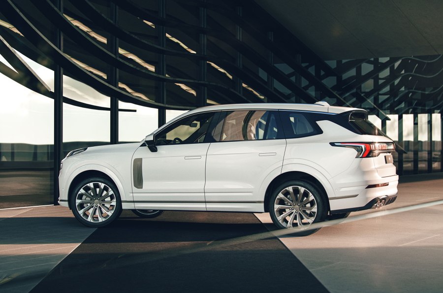 Кроссовер Lynk & co 09