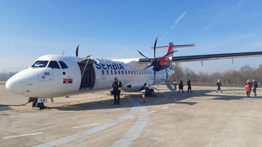Винтовой самолет Air Serbia
