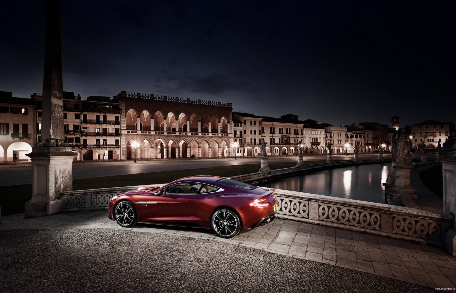Aston Martin Vanquish 2012