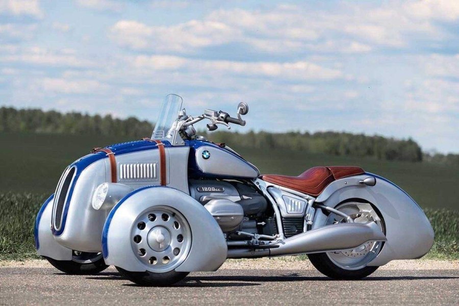 Современный трехколесный BMW