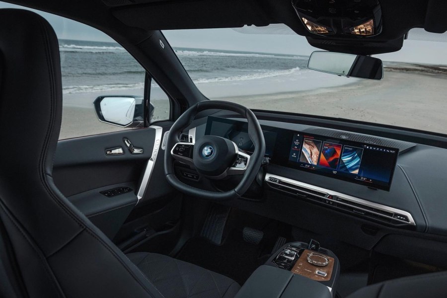 BMW IX m60 салон