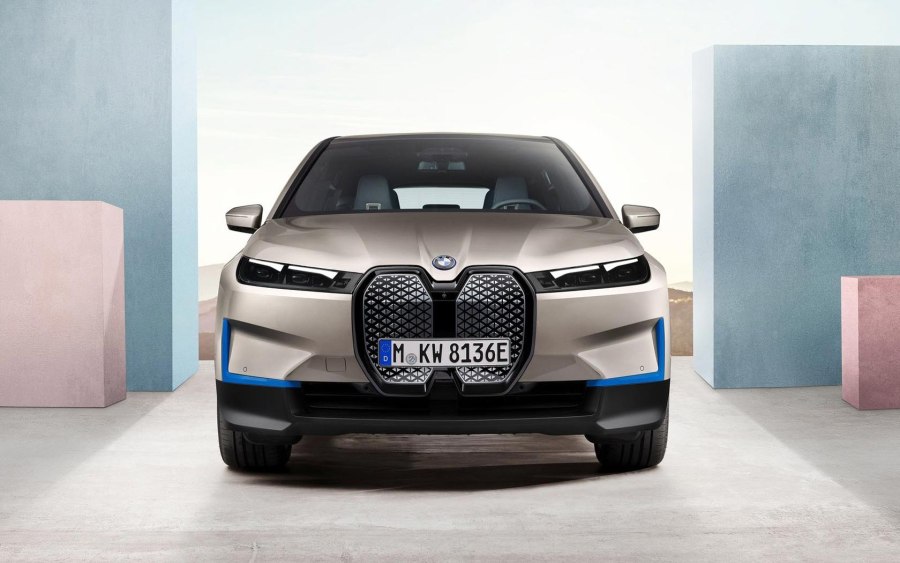IX BMW 2021 электро