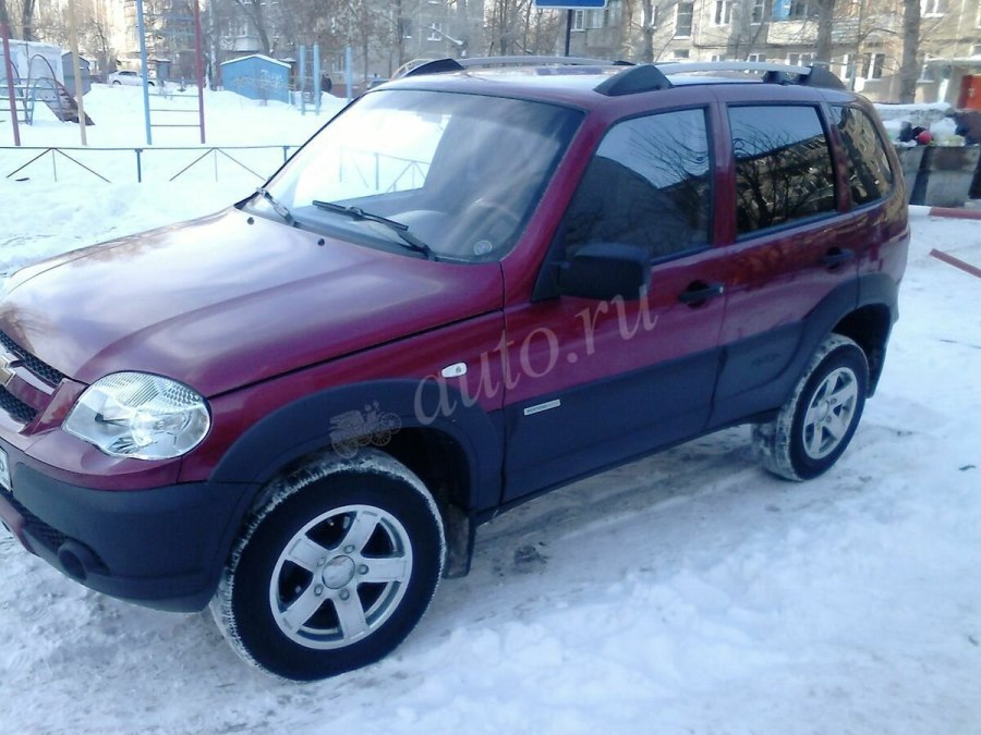 Нива Шевроле 1998 бордовая