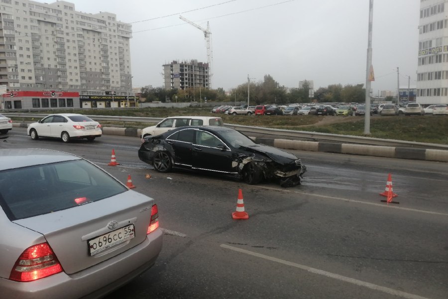 ДТП С Мерседесом в Омске на метромосту