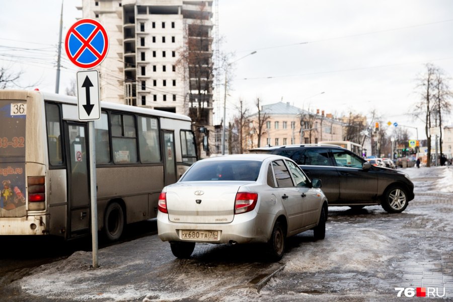 Штраф 5000 р за парковку на газоне