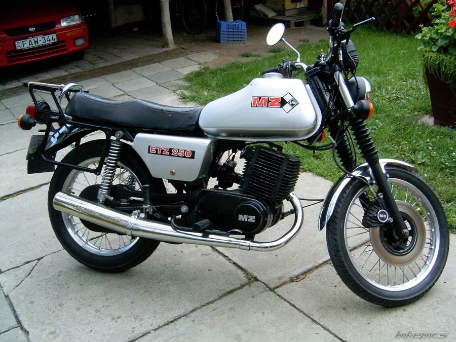 Мотоциклы ГДР MZ ETZ 250