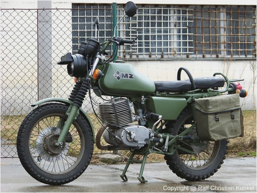 Мотоцикл MZ ETZ 250 вид спереди