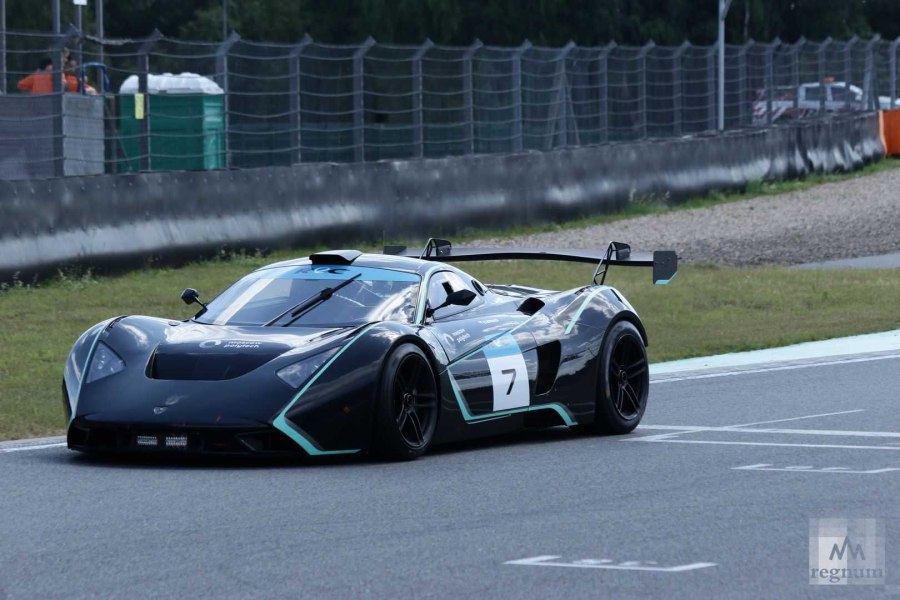 Спорткар Marussia