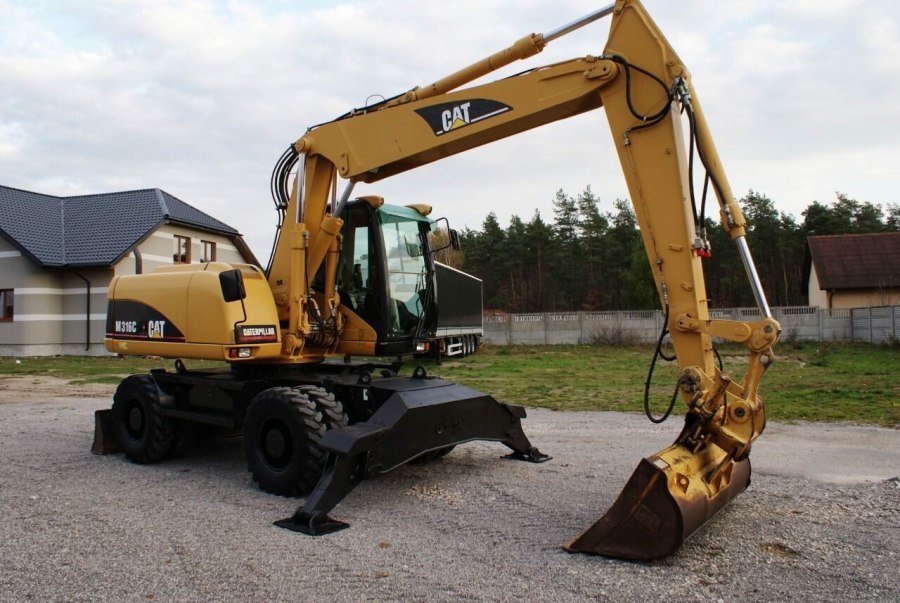 Экскаватор Caterpillar колесный полноповоротный