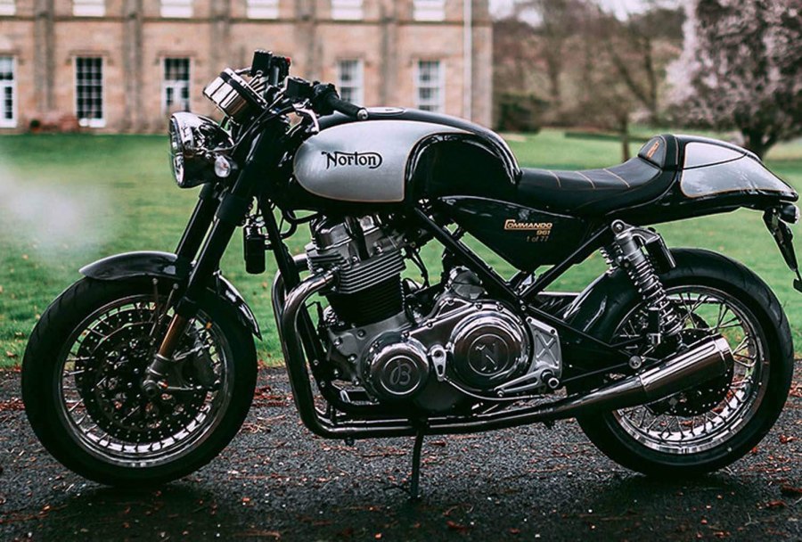 Norton Commando 961 Street