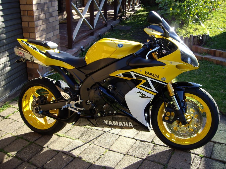 Yamaha r1