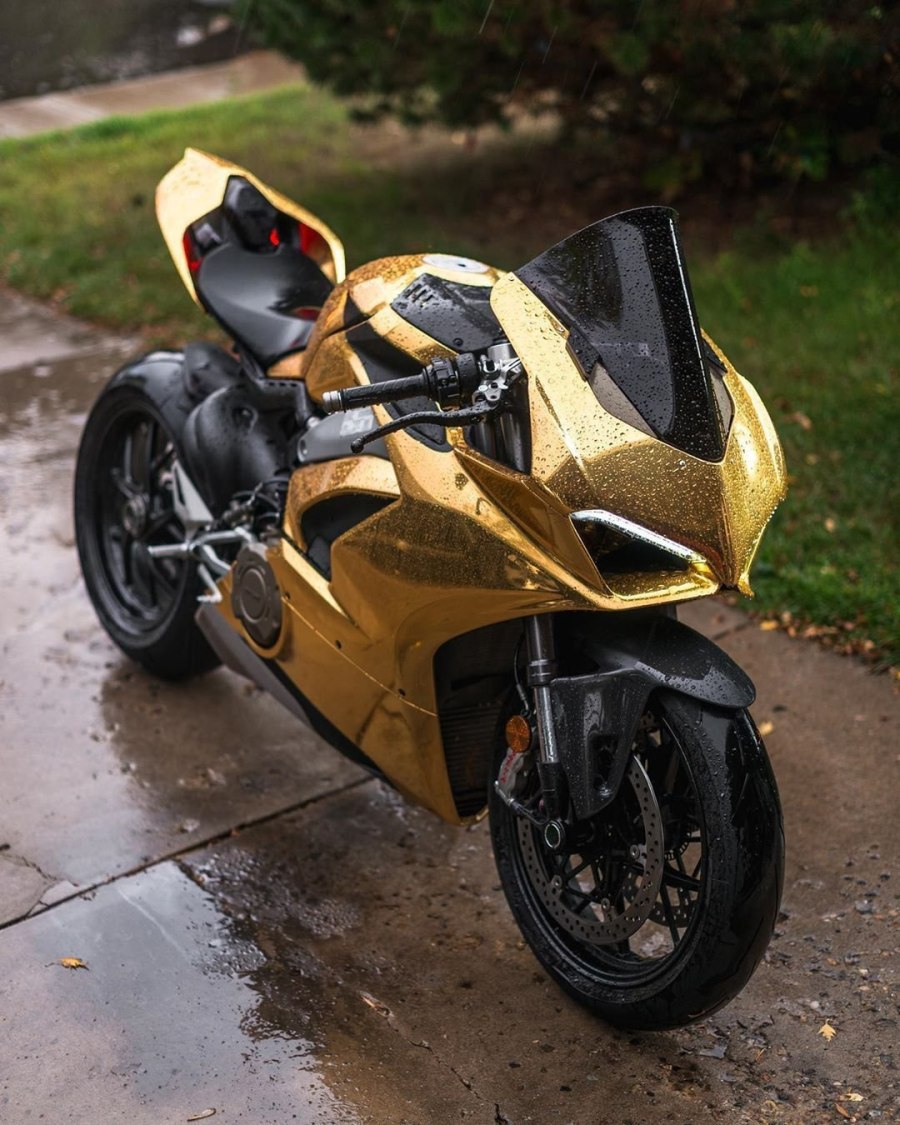 Ducati Panigale Золотая