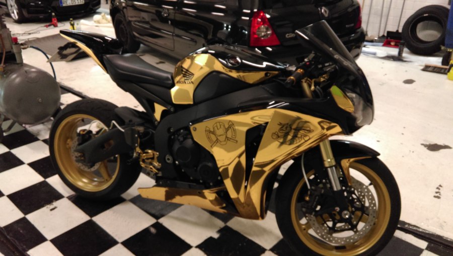 Черно золотой Honda cbr1000rr