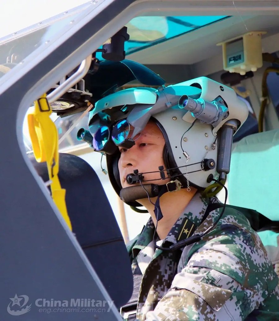 Z-10 вертолет кабина