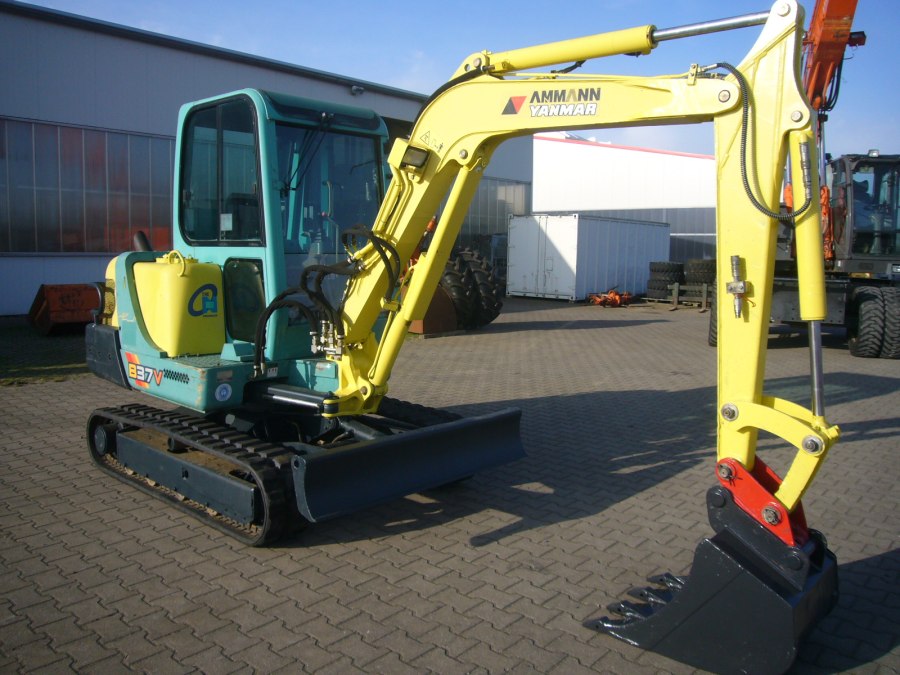 Yanmar b 37 2