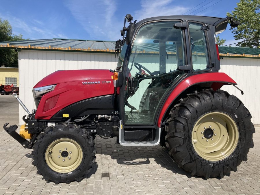 Трактор Yanmar
