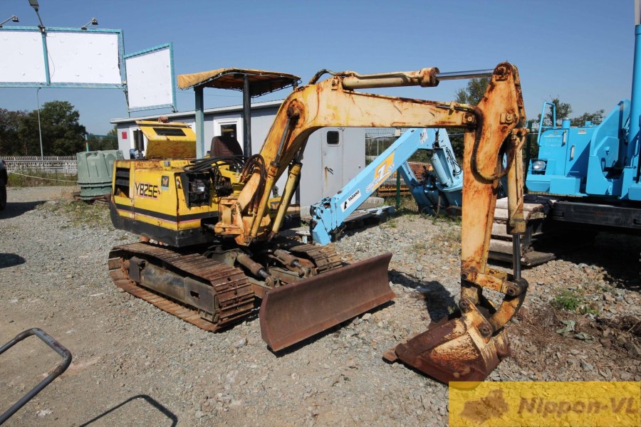 Yanmar yb25 копает