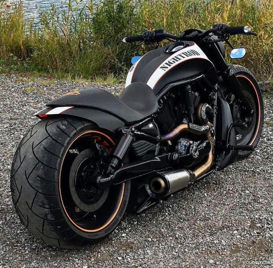 Харлей Дэвидсон v Rod Custom