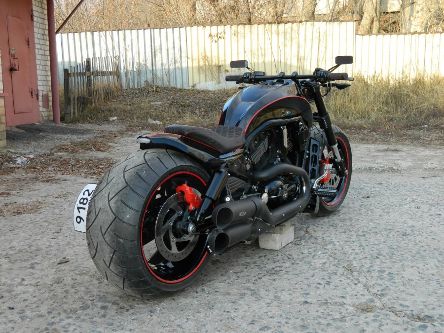 Harley Davidson с широким колесом