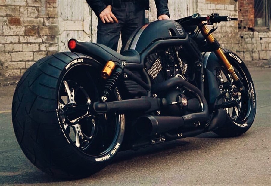 Харлей Дэвидсон v Rod Custom