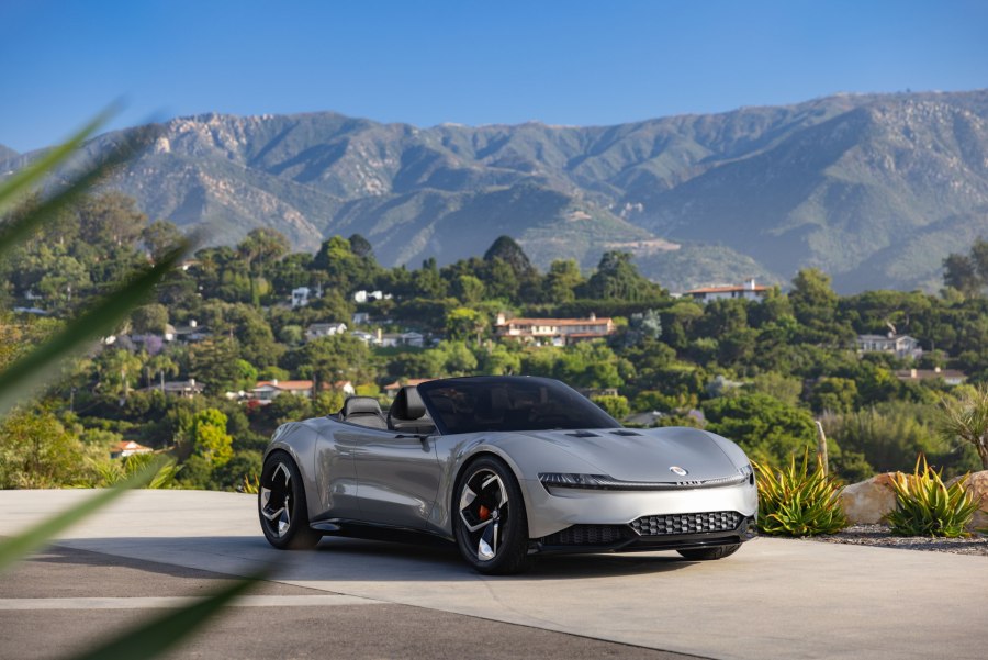 Aston Martin Vanquish 2015