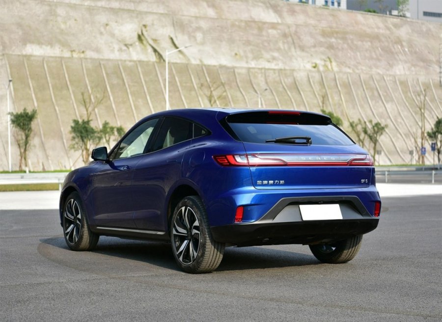 Автомобиль Huawei sf5