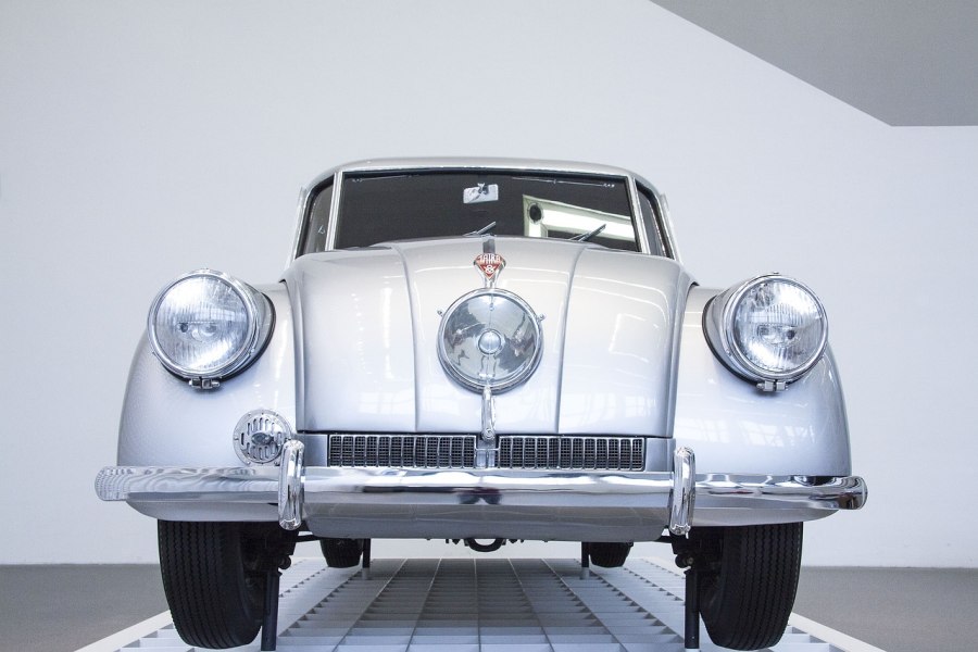 Tatra 87