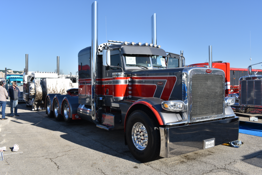 Peterbilt 389 2022