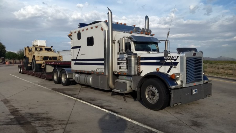 Тягач Peterbilt 2022