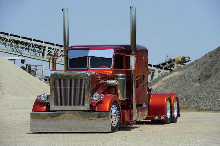 Американский грузовик Peterbilt