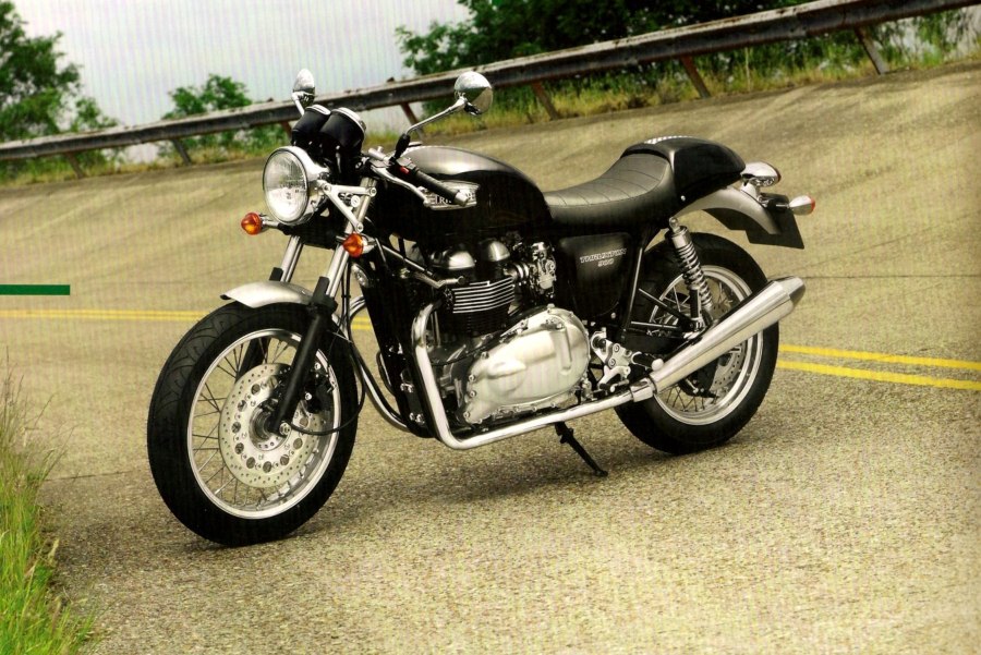 Triumph Bonneville 3 метра над уровнем