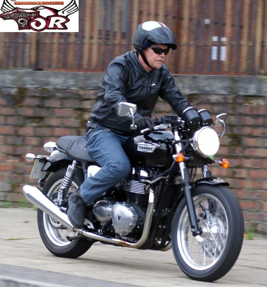 Triumph Thruxton 900