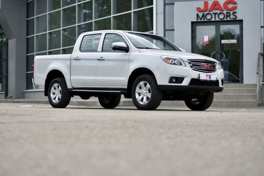 Автомобиль JAC t6