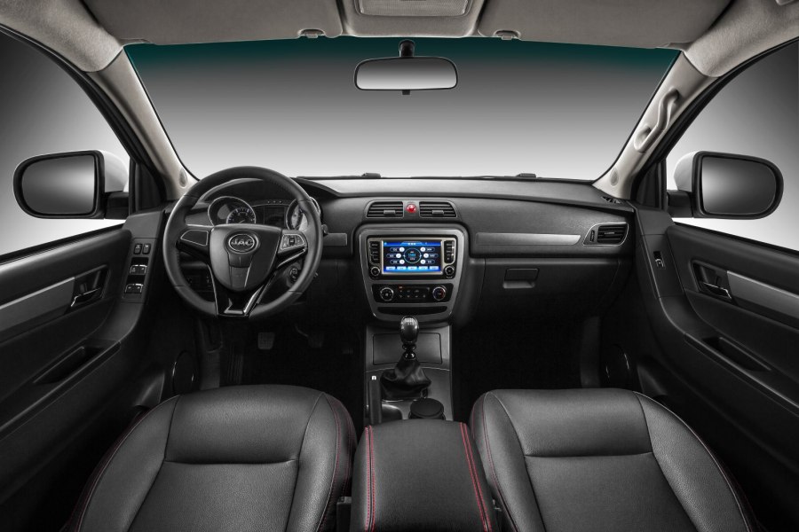 Автомобиль JAC t6