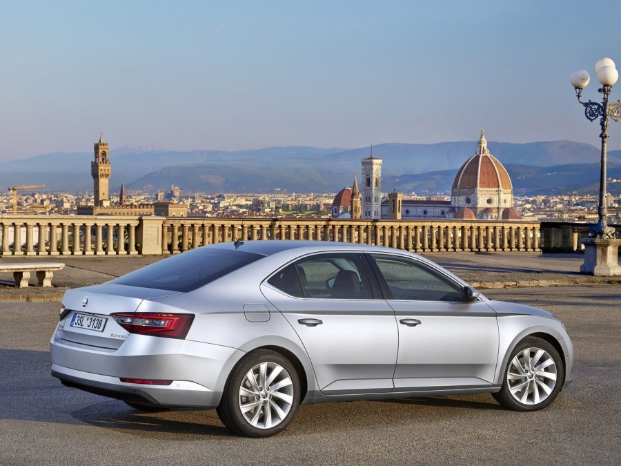 Skoda Superb 2016 седан