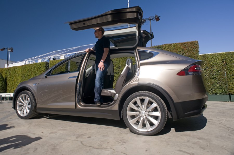 Тесла кроссовер model x