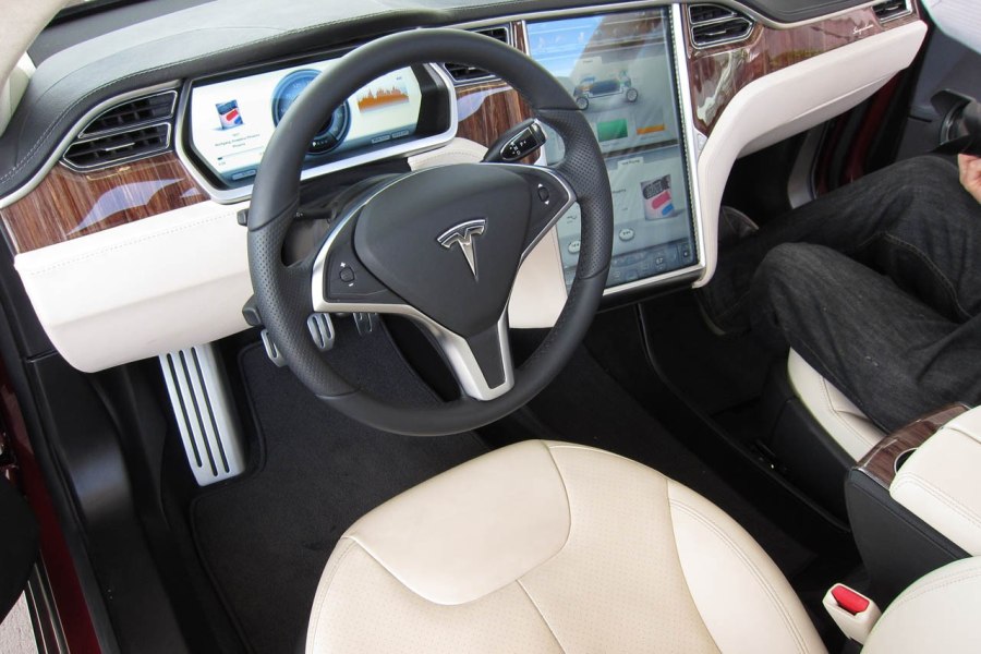 Электромобиль Tesla